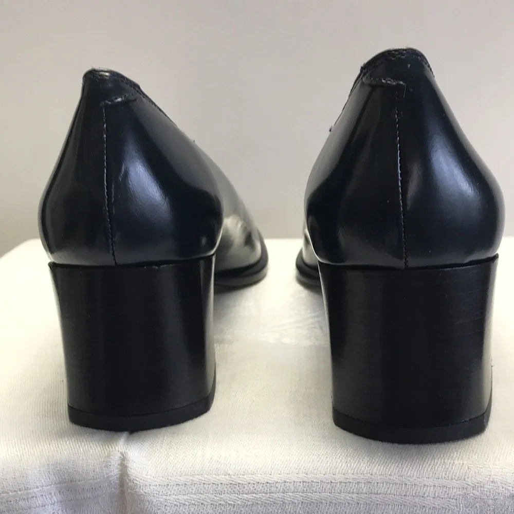 TALBOTS Navy Heel new never worn 2” block heel perfect condition, new size 7.5 N